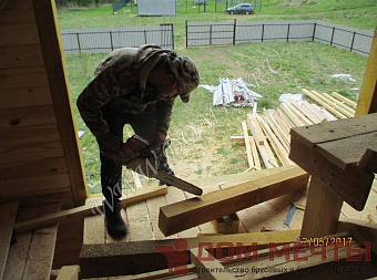 Вырезаем скосы для деревянной окосячки окон второго света