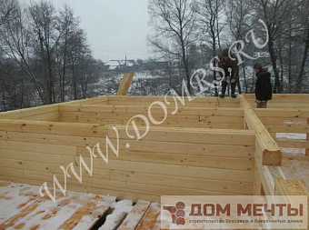 Капитальная стена из бруса с перегородками