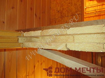 Шип из бруса для деревянного косяка двери
